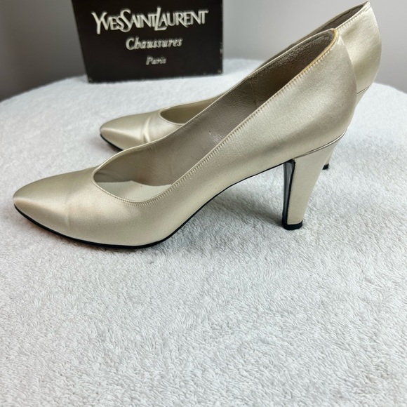 Yves Saint Laurent Cream Heels with Pointed Toe - Picture 12 of 16
